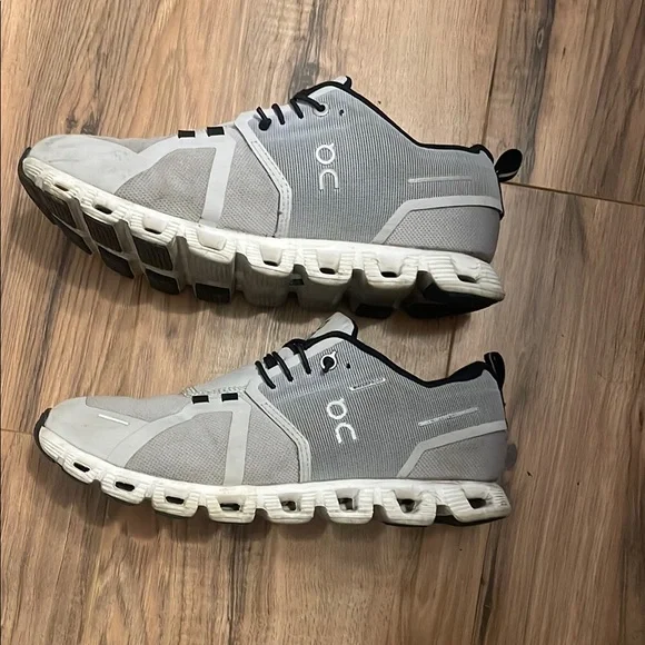 On Running Gray and White Athletic Shoes Sleek Design NE W The Cloudrunner 2: Supportive Running Shoe | On United States main image 3